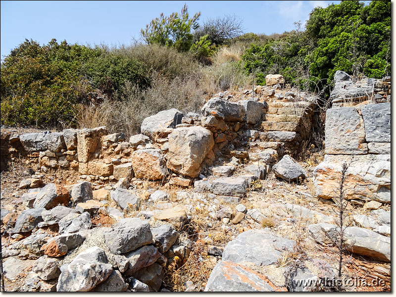 Nagidos in Kilikien - Wohnhäuser und Treppe auf der Südseite des Siedlungshügels