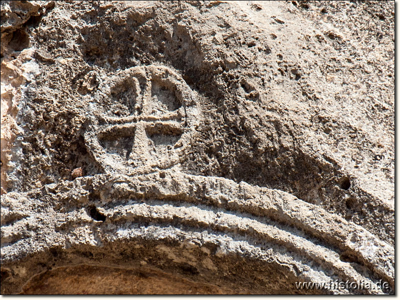 Philadelphia in Kilikien - Kreuz-Symbol über einem Felsengrab