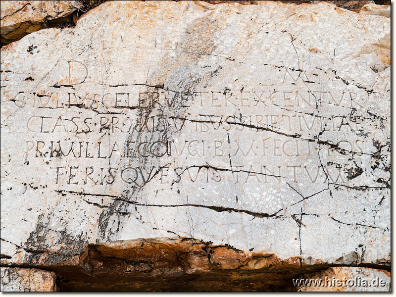 Selinus in Kilikien - lateinische Inschrift im kleinen Grabbau