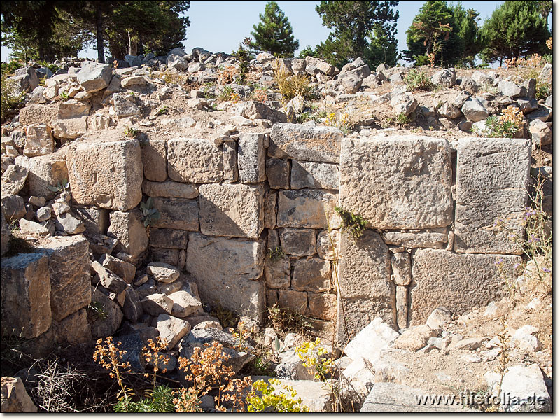 Astra in Lykaonien - Eine Stützmauer im Narthex der kleinen Basilika von Astra