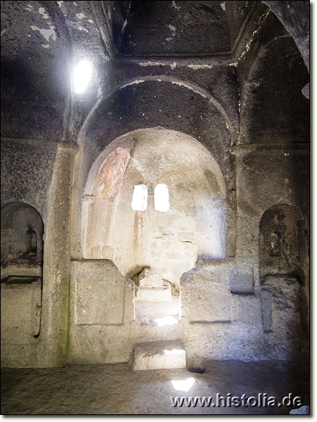 Kilistra in Lykaonien - Blick in die Absis der kleinen Felsenkirche im Zentrum von Kilistra