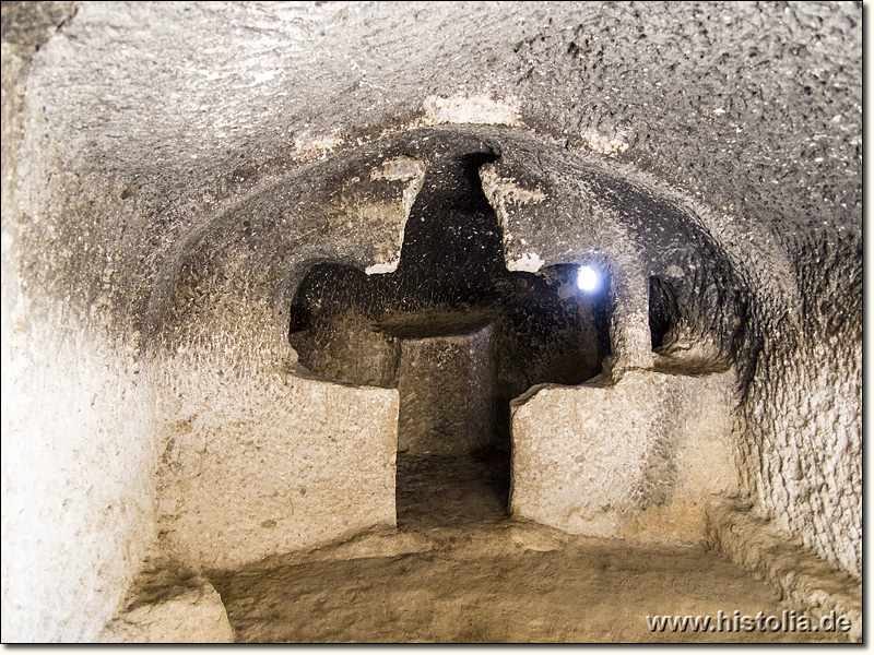 Kilistra in Lykaonien - Eine Wohnhöhle (vielleicht Kirche?!?) in den nördlichen Felsklippen von Kilistra