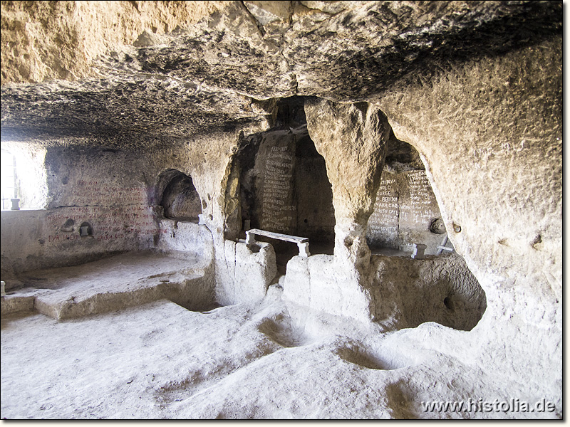 Kilistra in Lykaonien - Eine Wohnhöhle mit Nischen und Kammern aus dem weichen Fels geschlagen