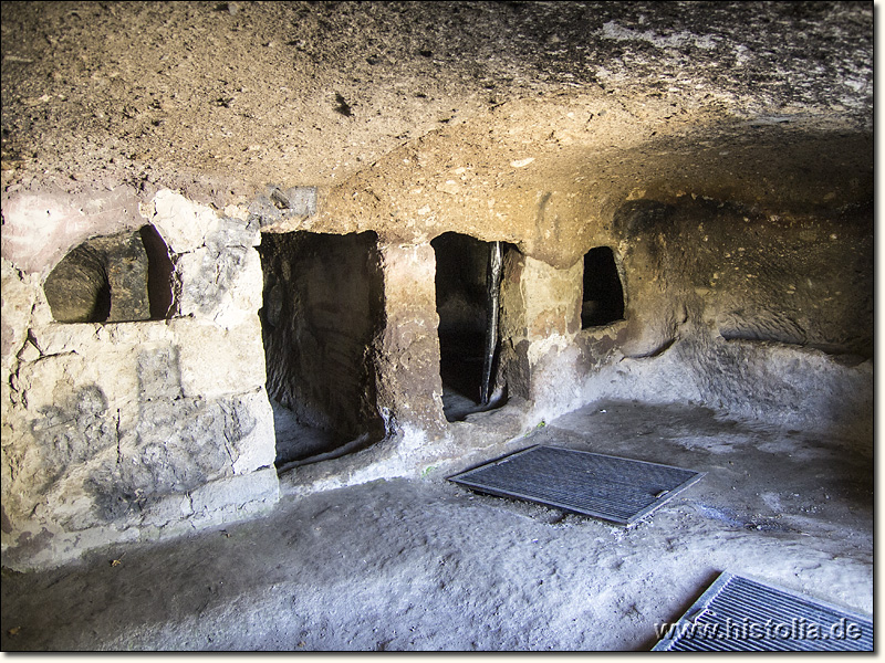 Kilistra in Lykaonien - Eine Wohnhöhle mit Nischen und Kammern aus dem weichen Fels geschlagen