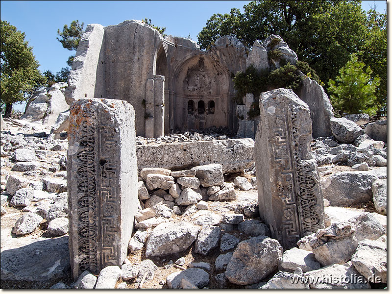 Arnabanda in Lykien - Blick durch den Haupteingang auf die Absis der Trikonos-Basilika