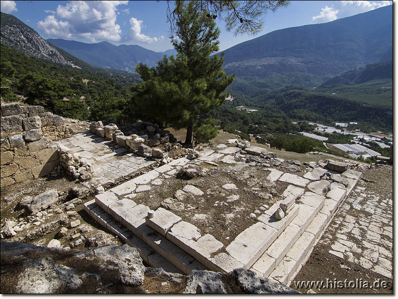 Arykanda in Lykien - Fundamente der Helios-Tempels in den oberen Stadtgebieten