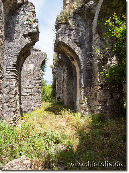 Dereagzi-Kilise in Lykien - Blick durch die Gewölbe des Narthex von Süden