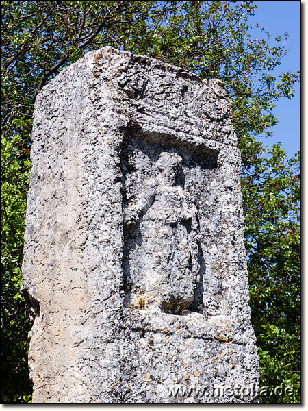 Hoyran in Lykien - Relief eines Mannes im oberen Bereich der Stele