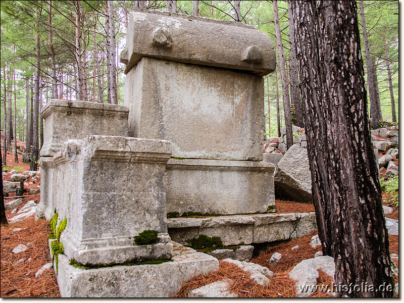 Idebessos in Lykien - Exedragrab entlang der von Norden kommenden Straße nach Idebessos