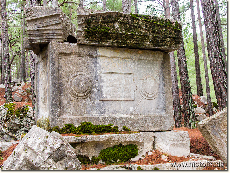 Idebessos in Lykien - Sarkophag entlang der von Norden kommenden Straße nach Idebessos