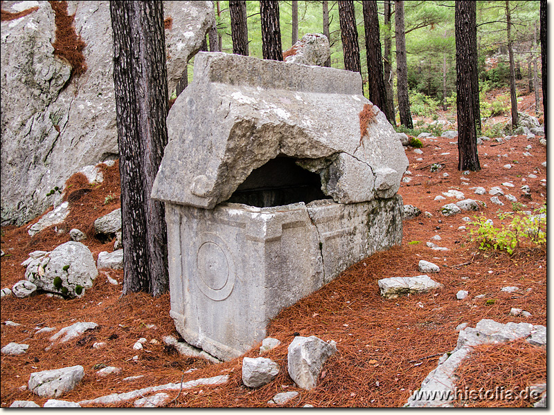 Idebessos in Lykien - Sarkophag entlang der von Norden kommenden Straße nach Idebessos