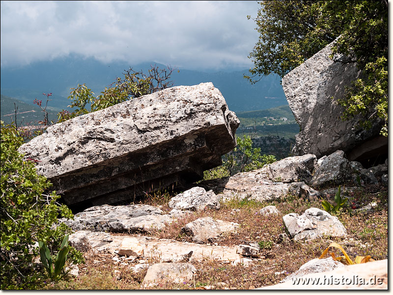 Isinda in Lykien - Deckplatte eines Pfeilergrabes am Westende der Akropolis-Burg