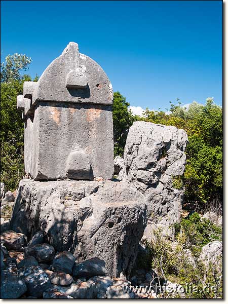 Istlada in Lykien - Sarkophag auf dem Hügelkamm oberhalb von Istlada