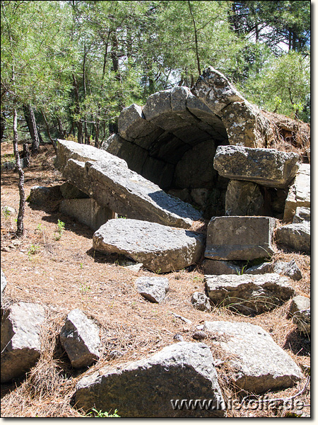Kadyanda in Lykien - römischer Grabbau in der Nekropole