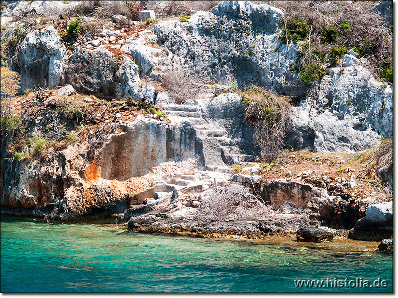 Kekova in Lykien - Treppenanlage ins Wohngebiet, davor Ruinen unter Wasser