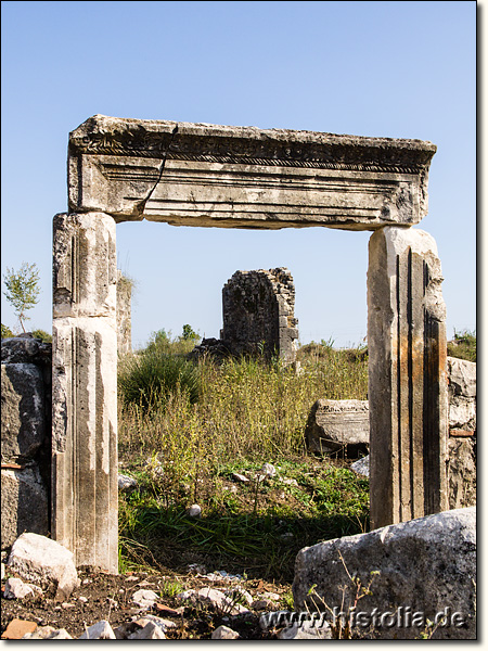 Limyra in Lykien - Das Portal der großen Bischofsbasilika im östlichen Stadtgebiet