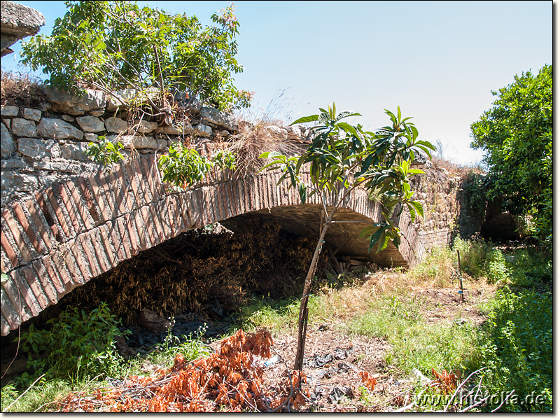 Limyra in Lykien - antike römische Segment-Bogen-Brücke bei Limyra