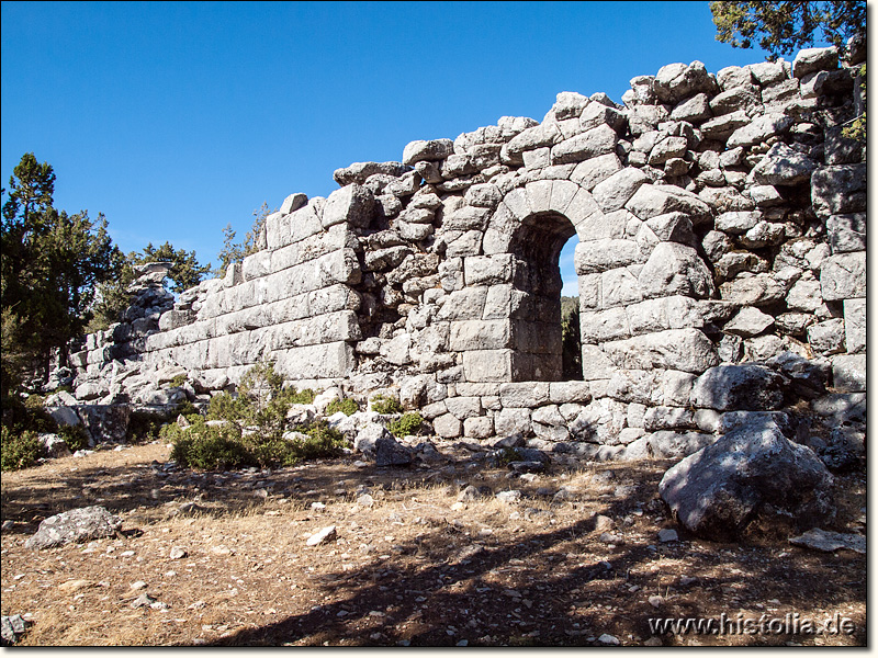 Oinoanda in Lykien - Teilstück der süd-westlichen Stadtmauer mit Eingang