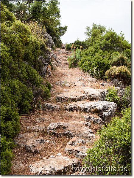 Oninda in Lykien - Antiker Treppenweg, teils gepflastert, Nordseite des Siedlungshügels