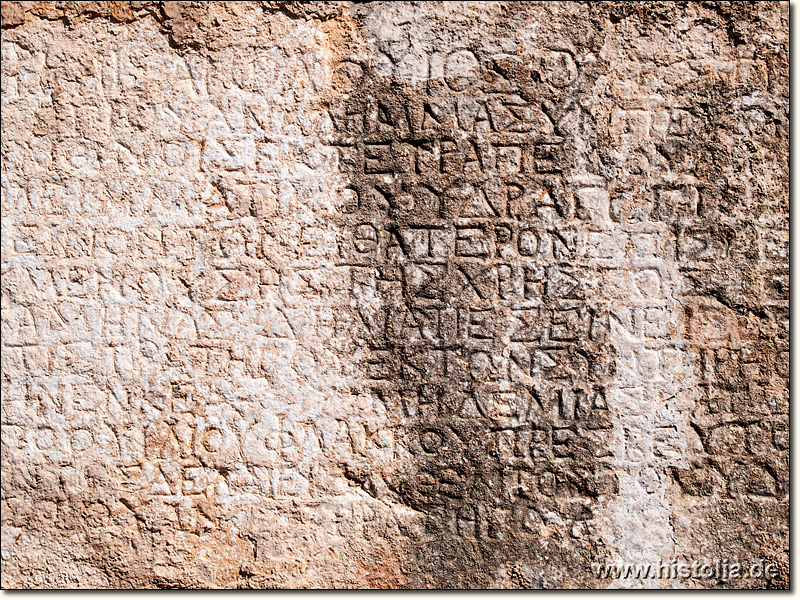 Patara-Delikkemer in Lykien - griechische Bauinschrift über dem (verschütteten) Süddurchgang