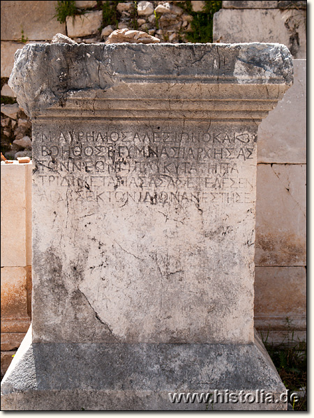 Patara in Lykien - Inschrift auf einem Podest für eine Statue