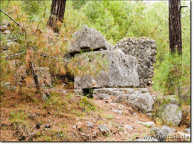 Phaselis in Lykien - Sarkophag unterhalb der Akropolis