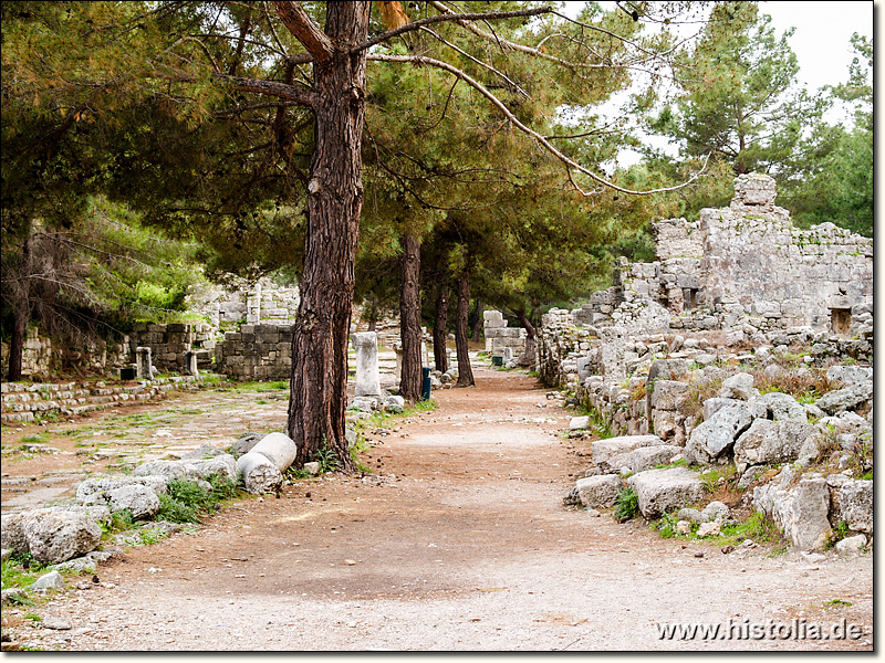 Phaselis in Lykien - Die Hauptstrasse, Ansicht in Richtung Theater