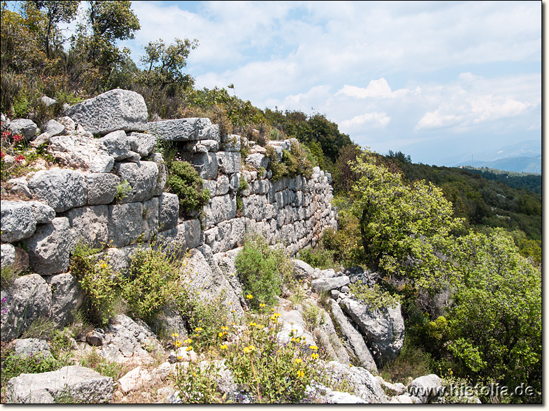 Phellos in Lykien - Südliche Stadtmauer mit kleinem Tor und Zugangsweg