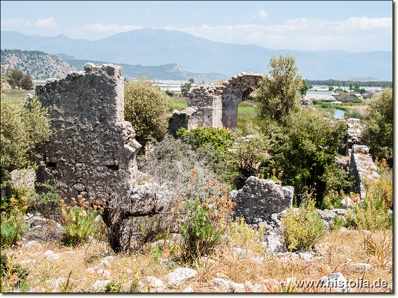 Pydnai in Lykien - Blick nach Osten über die Reste der Basilika hinweg