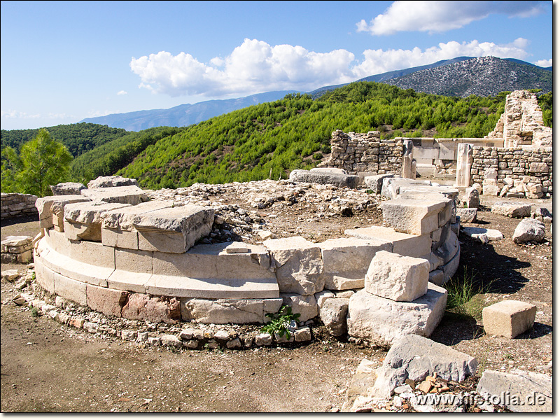 Rhodiapolis in Lykien - Rundtempel am Südende der Agora von Rhodiapolis