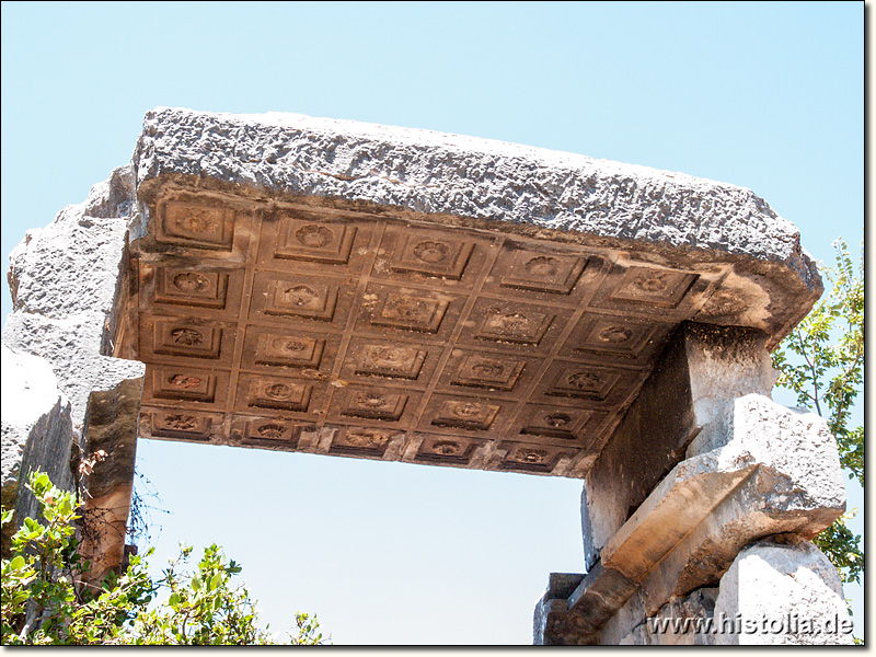 Sidyma in Lykien - Grabkammer mit Reliefs in der Deckplatte