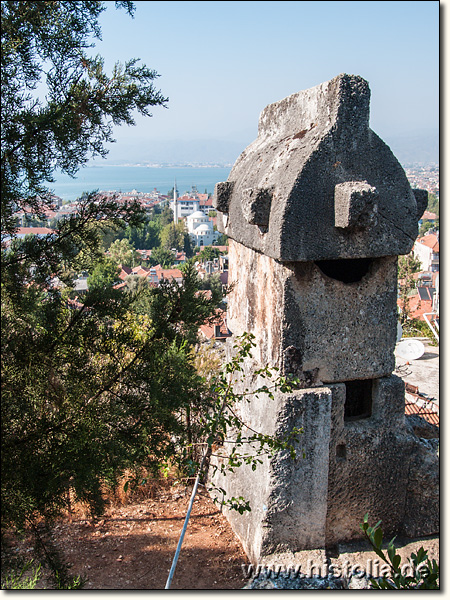 Telmessos in Lykien - lykischer Sarkophag im Stadtgebiet von Telmessos