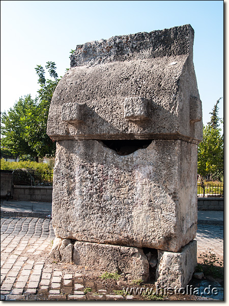 Telmessos in Lykien - lykischer Sarkophag im Stadtgebiet von Telmessos