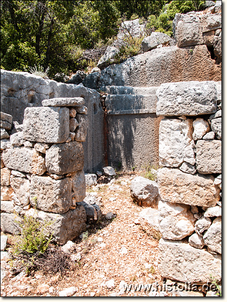 Tyberissos in Lykien - Felsraum am Südhang des Akropolis-Berges