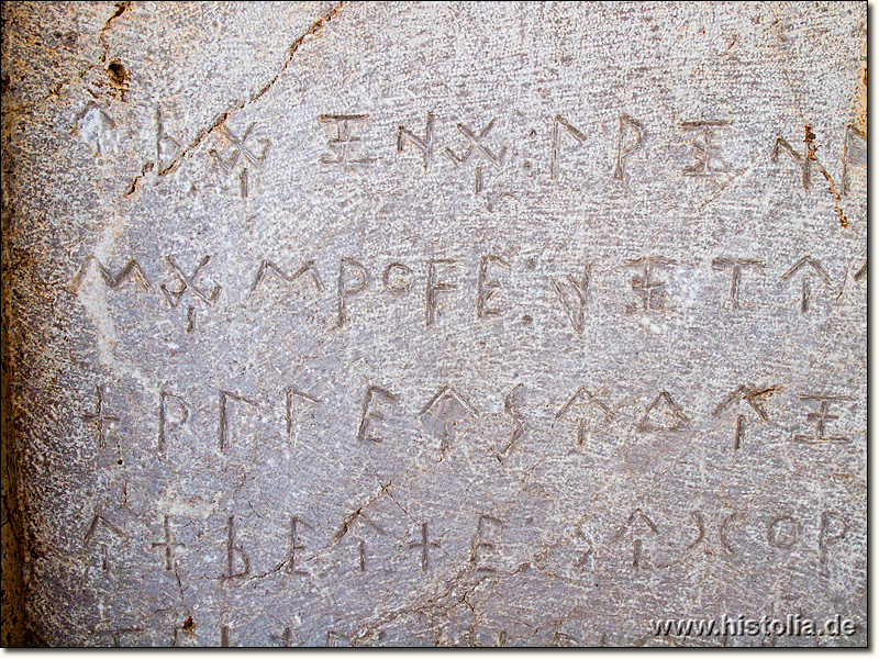 Xanthos in Lykien - Lykische Inschrift auf einem Felsengrab in der Ost-Nekropole