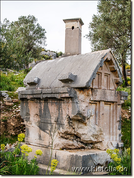 Xanthos in Lykien - Sarkophag auf dem östlichen Akropolishügel