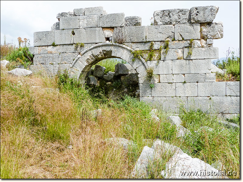 Xanthos in Lykien - Eingangstor zum Tempel-Bereich mit Nereiden-Monument