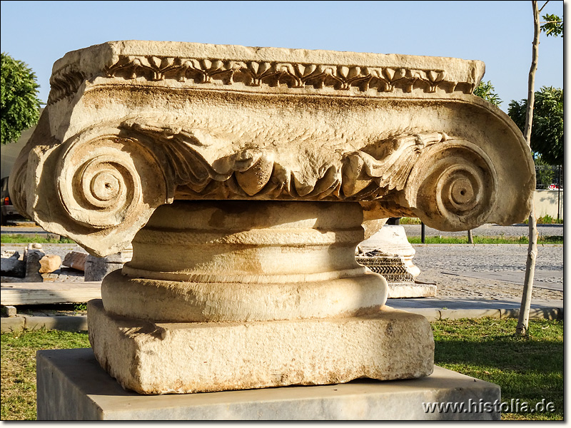 Museum von Aydin - Ein ionisches Kapitell im Garten des archäologischen Museums von Aydin