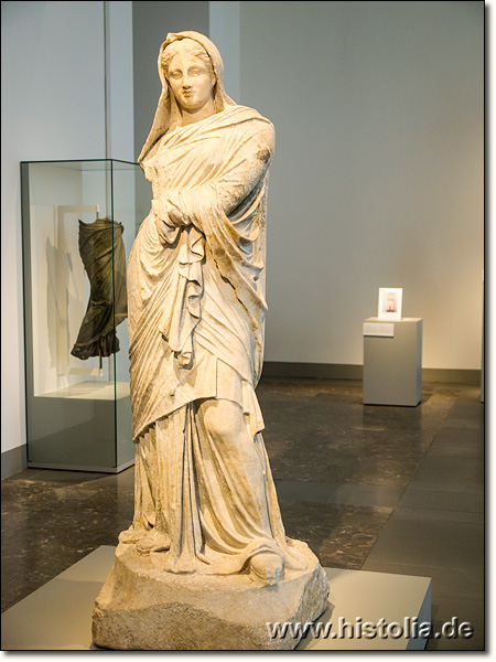 Museum von Berlin - Ehrenstatue einer Frau aus 'Magnesia am Mäander'