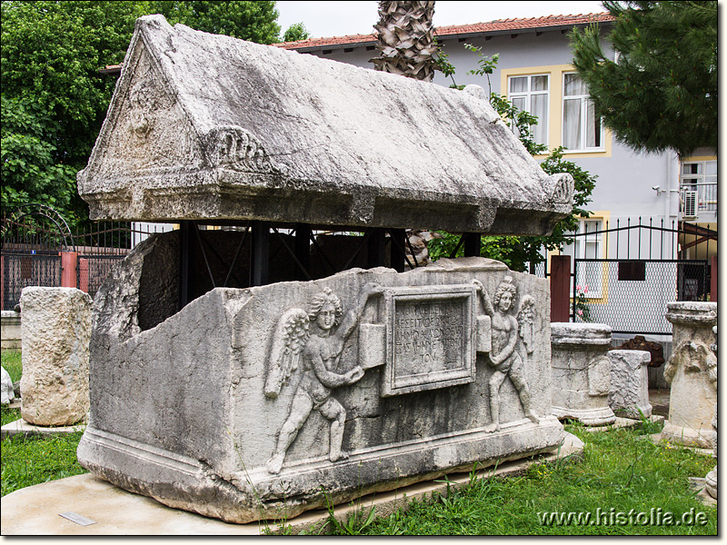 Museum von Fethiye - Römischer Sarkophag aus dem 2. Jh.n.Chr. mit Engelsdarstellungen