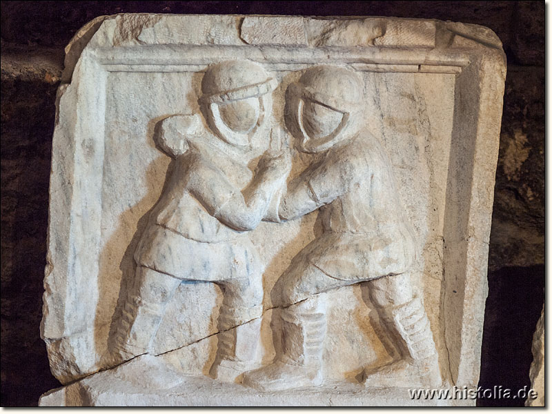 Museum von Hierapolis - Relief mit kämpfenden Gladiatoren aus der Nord-Nekropole von Hierapolis, 3.Jh.n.Chr.