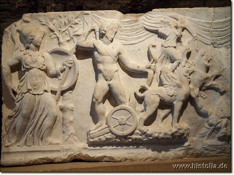 Museum von Hierapolis - Krieg zwischen Giganten und Göttern; ein Relief aus dem Theater von Hierapolis
