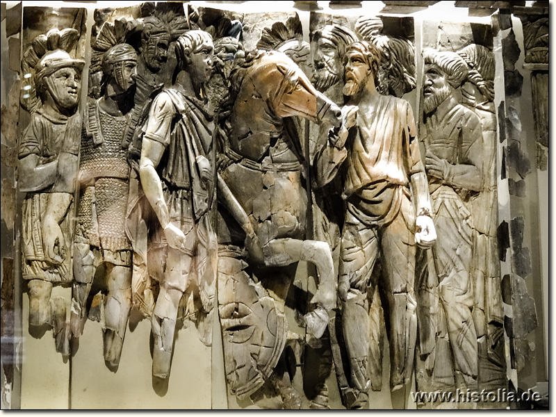 Museum von Selçuk - Elfenbein-Schnitzerei; Verzierung eines Möbels aus den Hanghäusern von Ephesos. 1.Jh.n.Chr.