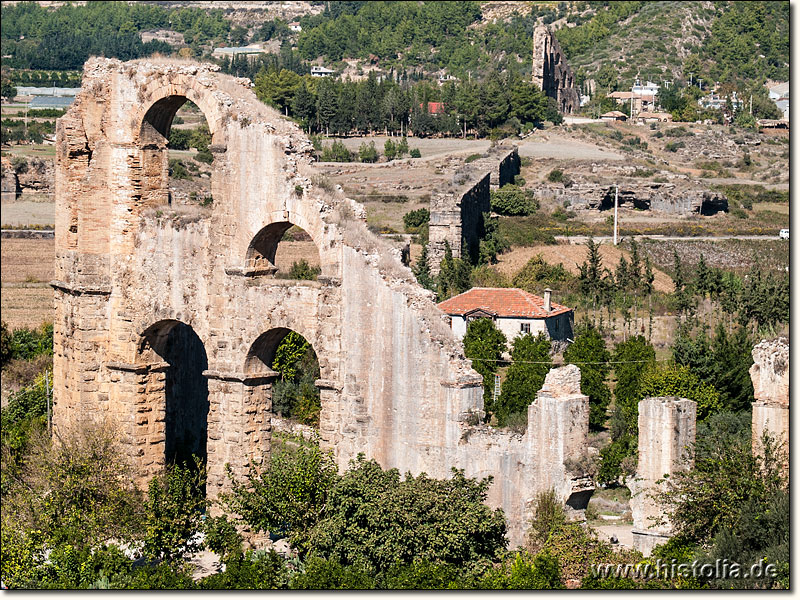 Aspendos in Pamphylien - Drucktürme des Aquäduktes