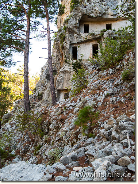 Etenna in Pamphylien - Felsengräber auf der Nordseite des Stadt-Hügels