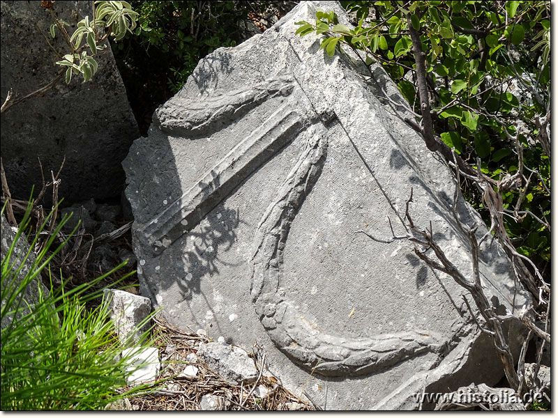 Etenna in Pamphylien - Ein verzierter Architrav aus dem großen Tempel von Etenna