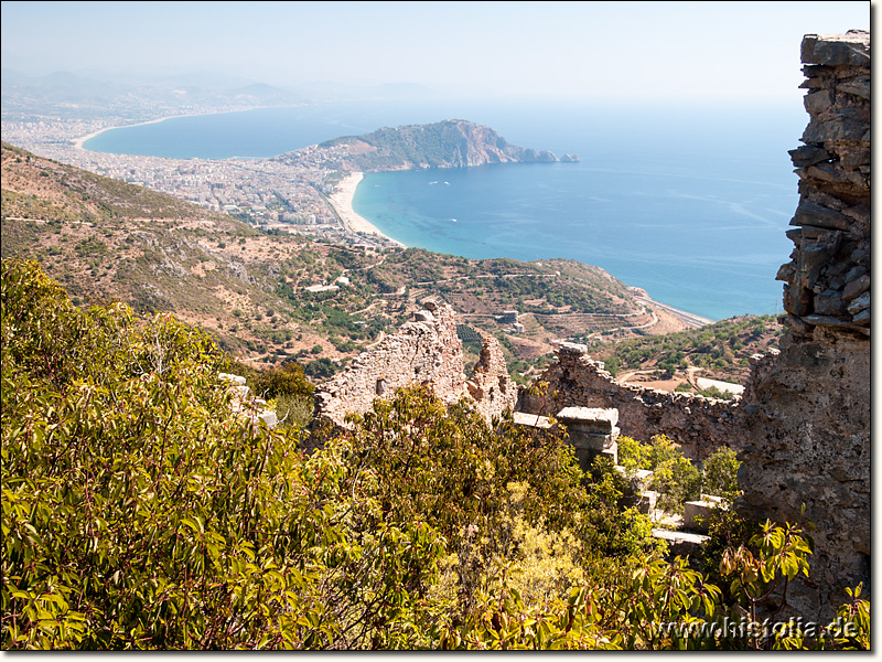 Hamaxia in Pamphylien - Die Ruinen von Hamaxia mit Blick auf Alanya