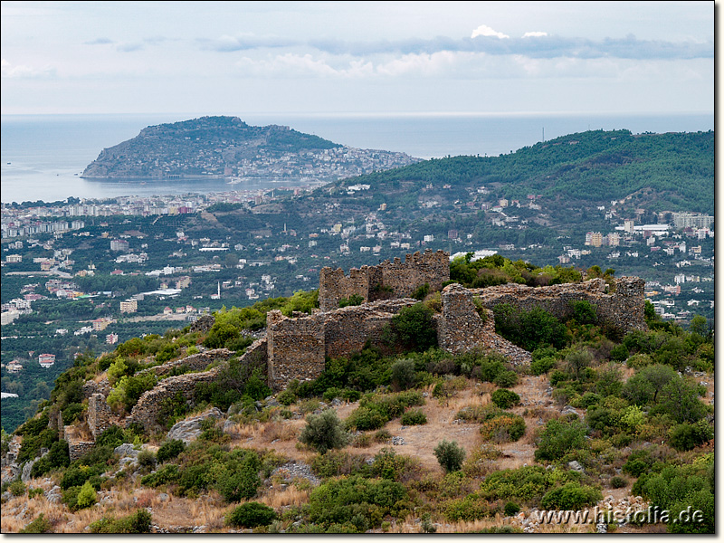 Kizilcasehir-Kalesi in Pamphylien - Blick über die Festung 'Kizilcasehir-Kalesi' zum Burgberg von Alanya