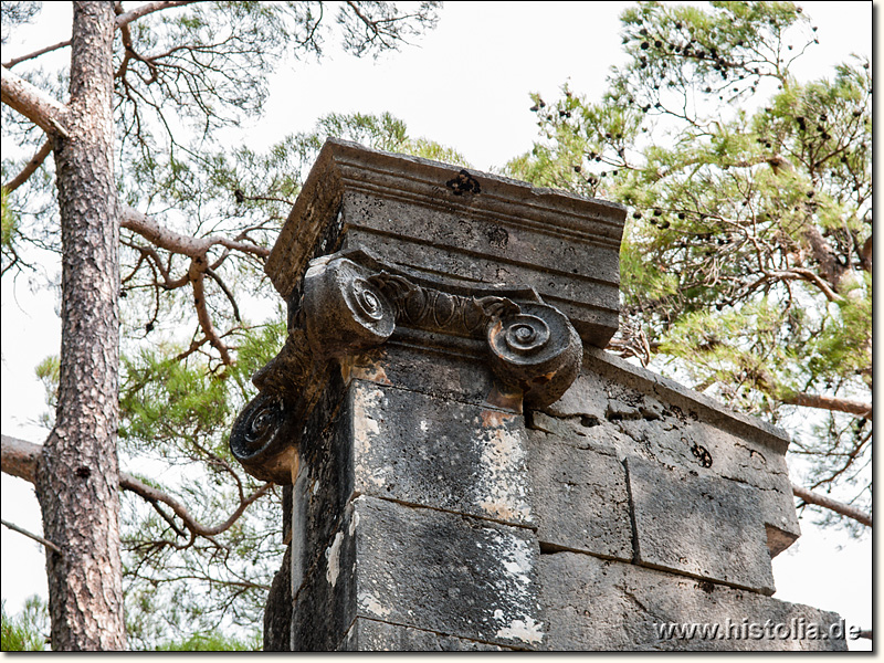 Kolybrassos in Pamphylien - ionische Eckverzierung eines Tempels