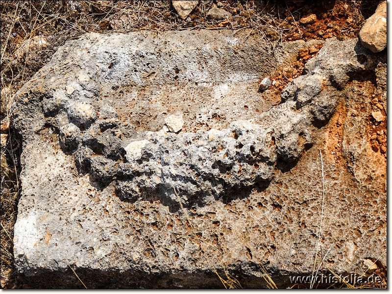 Lyrboton-Kome in Pamphylien - Girlandenrelief eines kleinen Tempels im westlichen Stadtgebiet